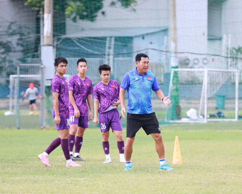 sao-viet-kieu-da-duoc-hlv-u19-viet-nam-tam-tac-khen-ngoi