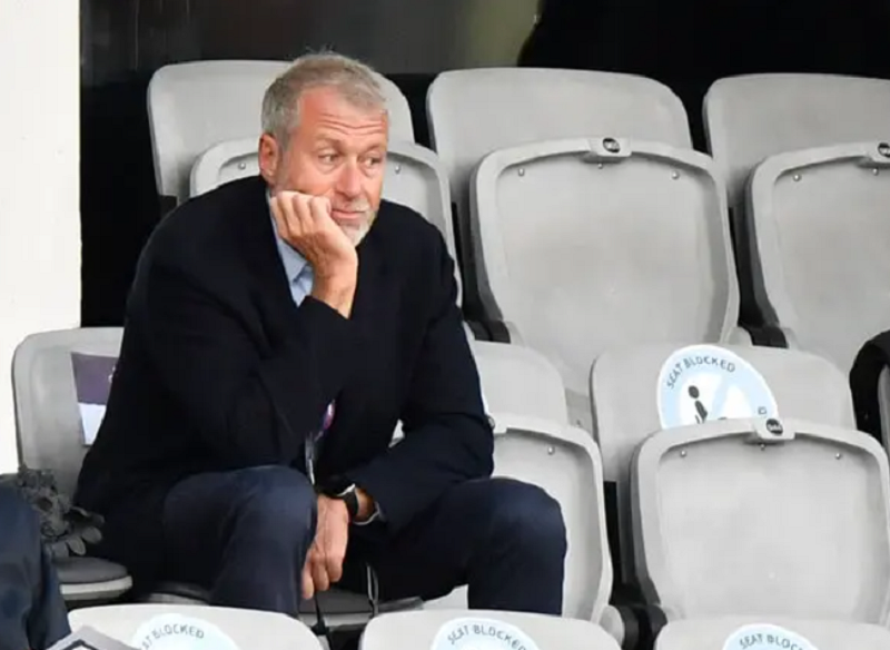 roman-abramovich-va-vu-dau-doc-day-nghi-van-giua-khung-hoang