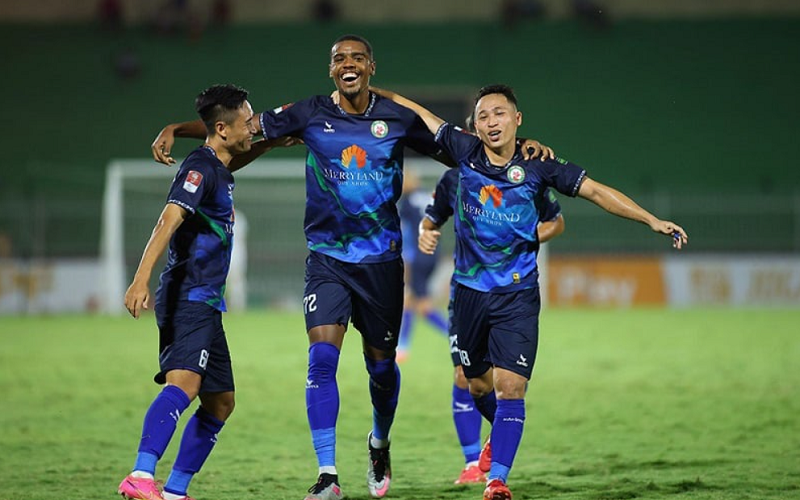 alan-grafite-xuat-hien-xuan-son-bi-soan-ngoi-tai-v-league